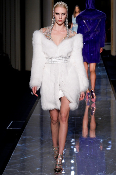 Коллекция<br /><br /> Versace весна 2023 лето 2023