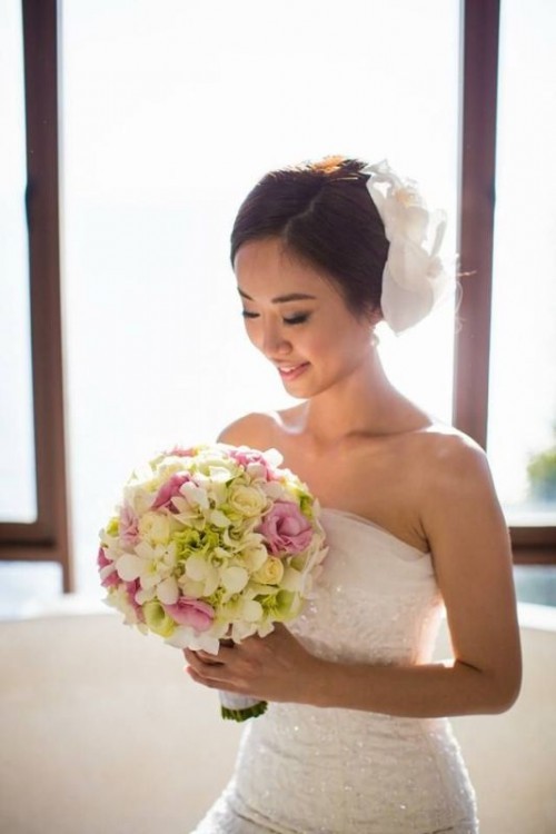 Свадебная прическа с цветком фото 9