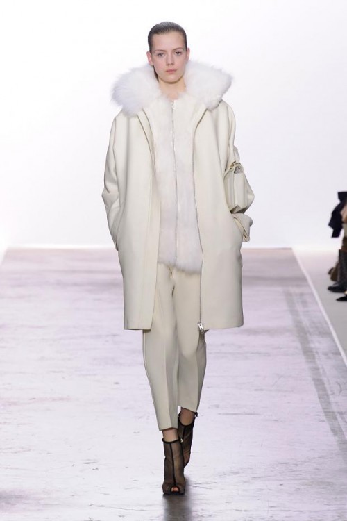 белое пальто с мехом Giambattista Valli