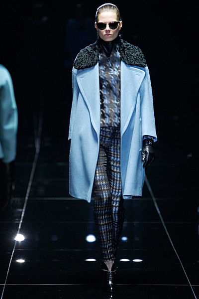 голубое пальто с каракулем Gucci