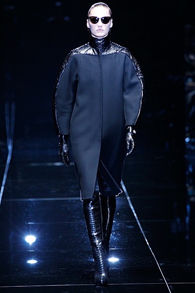 черное пальто с кожаными вставками Gucci