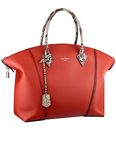 красная сумка  от Louis Vuitton