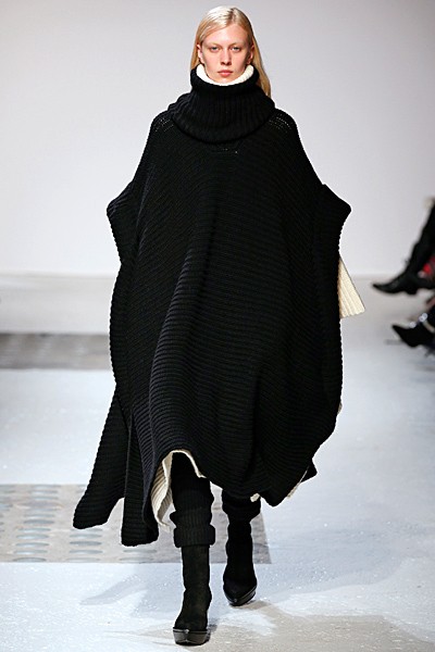 черное длинное вязаное пальто (пончо или женская накидка)