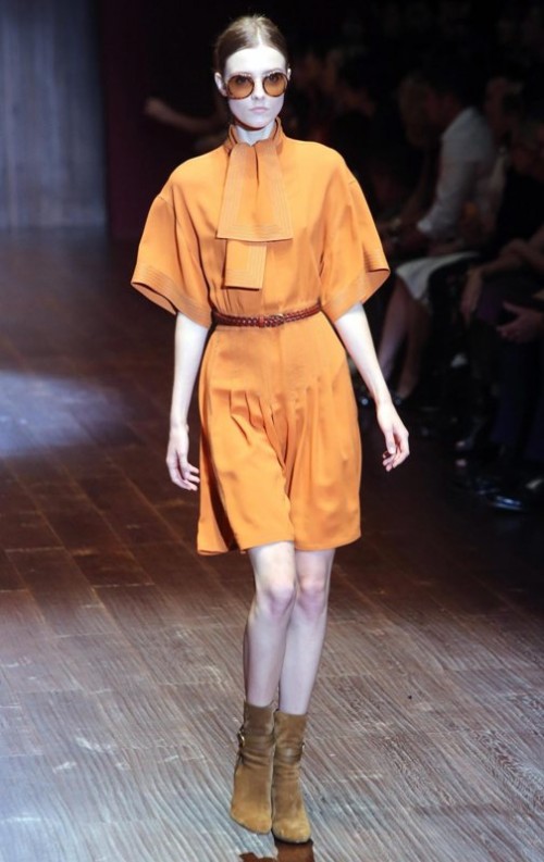 коллекция Gucci 2024 оранжевое платье 