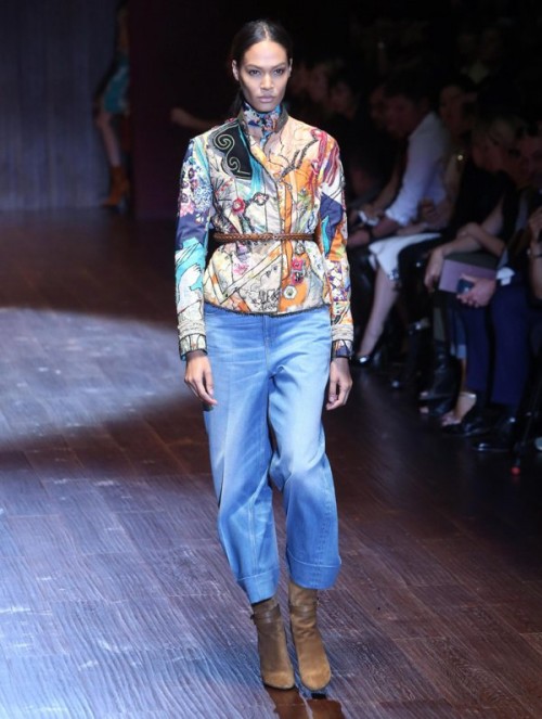 коллекция Gucci 2024  пестрый пиджак и брюки