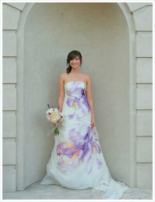 Свадебное платье с большим цветочным принтом