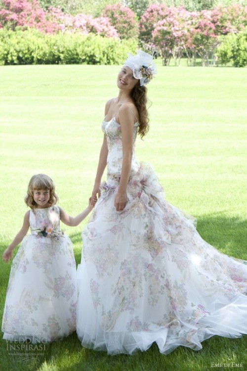 Свадебное платье с нежными цветами