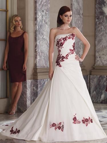 Свадебное платье с элегантным цветочным узором