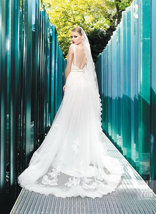 винтажное свадебное платье с длинной фатой