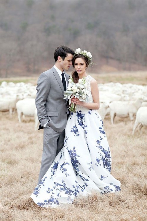 белое свадебное платье с цветами